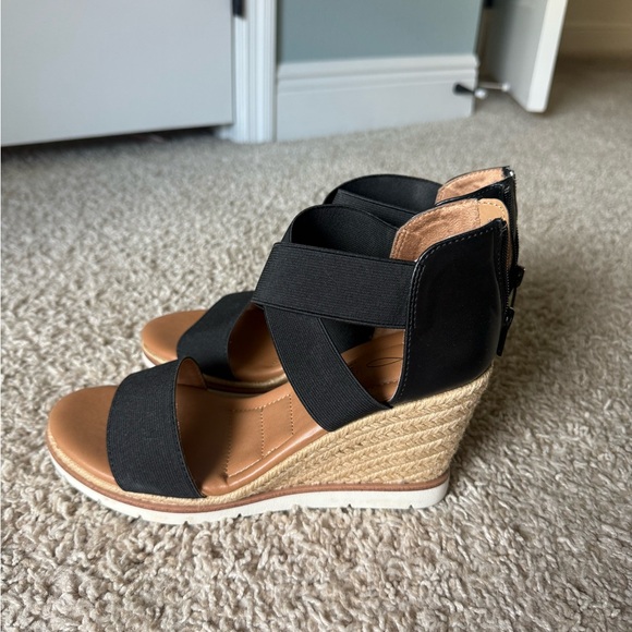 Joie Stylish Black Wedge Sandals - Picture 6 of 9